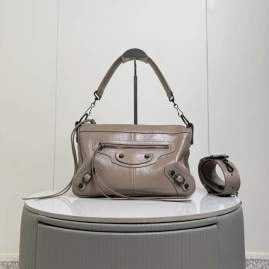 Picture of Balenciaga Handbags _SKUfw231688006fw
